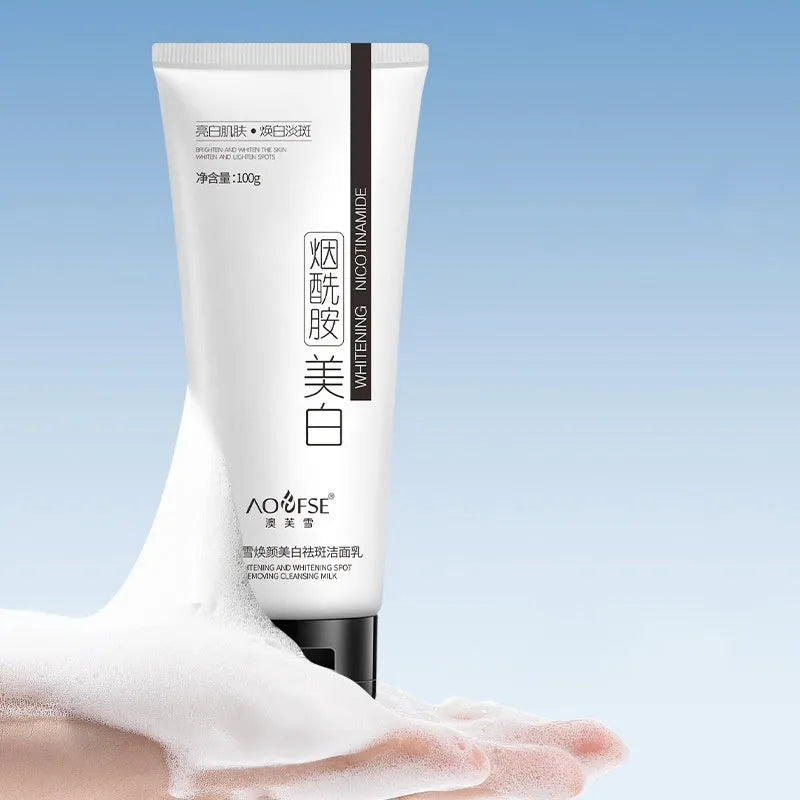 White 100ml whitening and freckle removing facial cleanser bottle for universal use by men and women