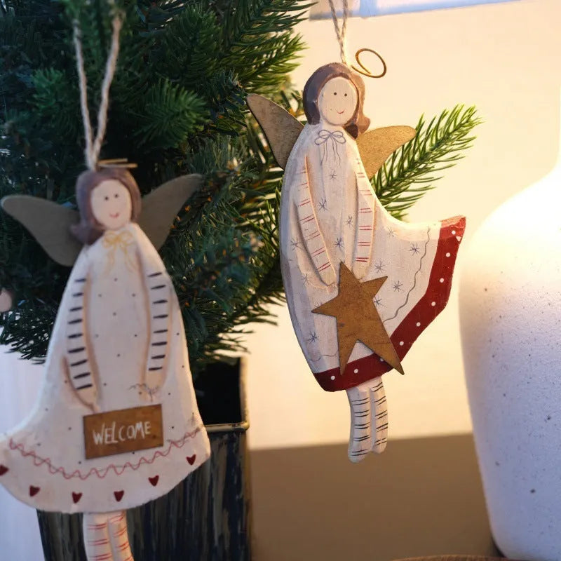 Hand-painted wooden door pendant with carved love heart design in American country style.