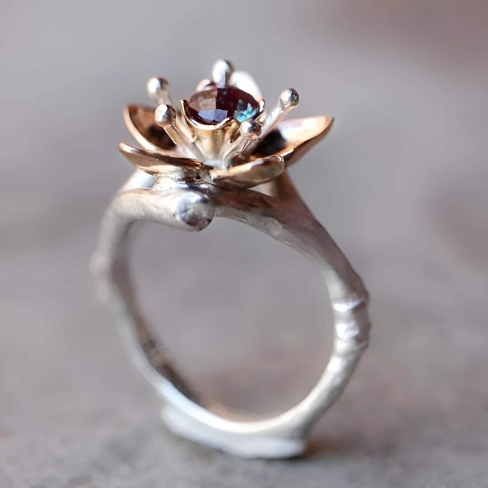 Silver two-tone floral geometric women's ring in alloy metal showing size selection