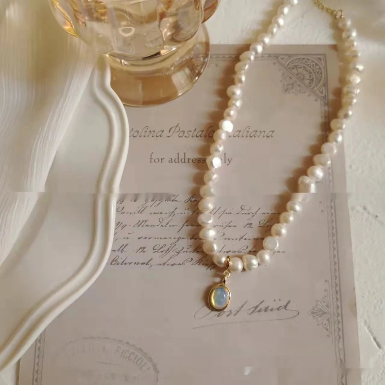Adjustable French Court vintage pearl necklace with geometric shapes on a 21-50cm alloy chain.