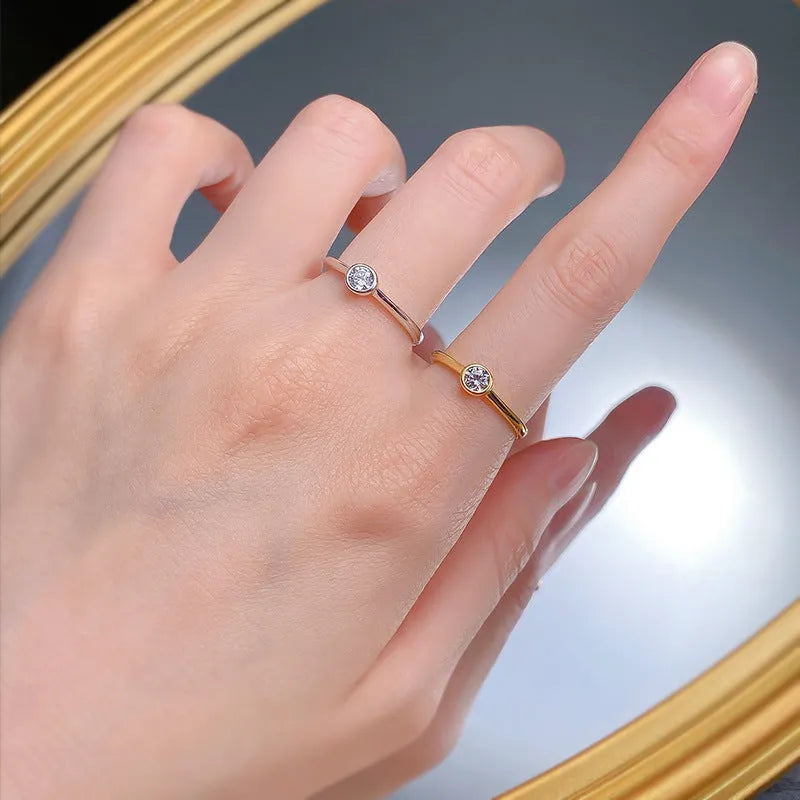 Minimalist crown-shaped silver ring with linear detailing in platinum or gold finish
