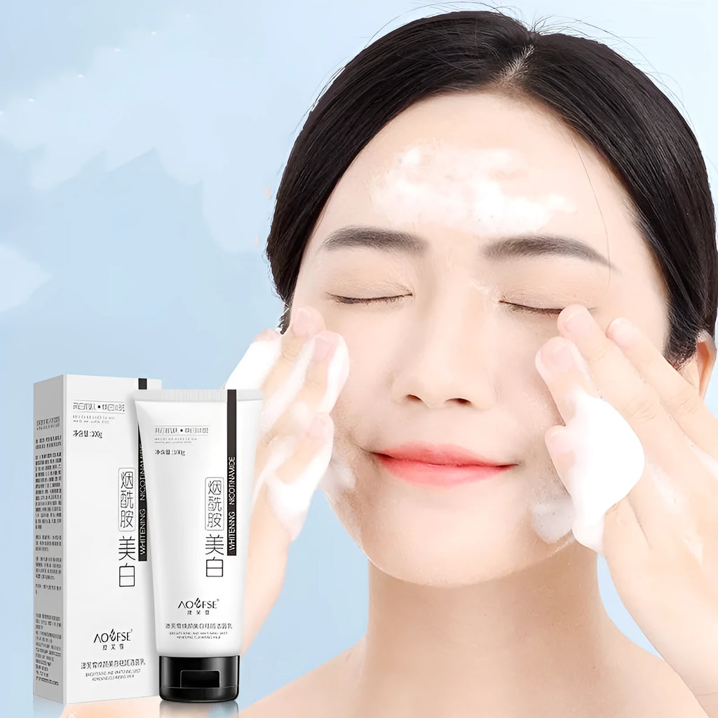 White 100ml whitening and freckle removing facial cleanser bottle for universal use by men and women