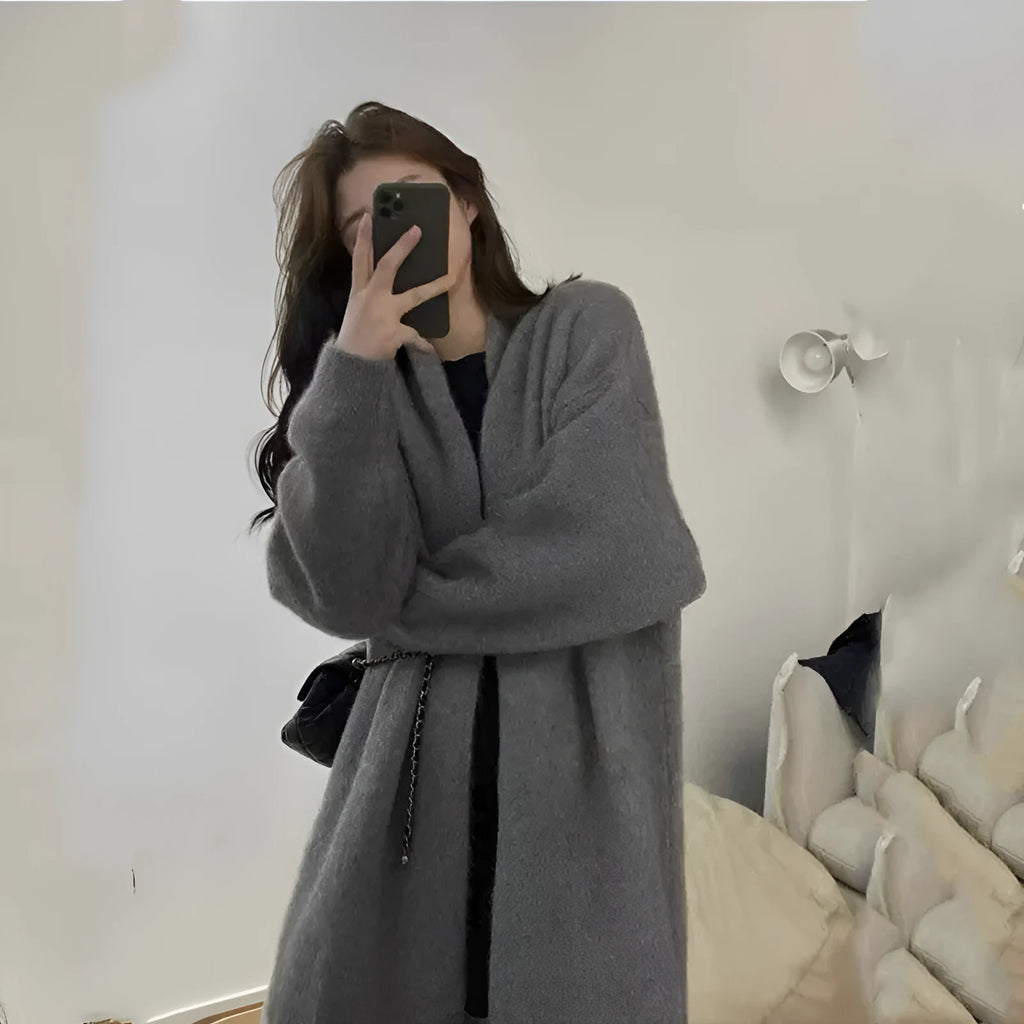 Loose oversized women's knitted cardigan in thick chenille fabric, shown in a solid colour.