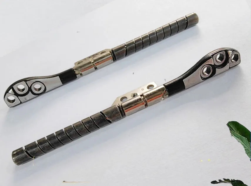 A1286 rotating screen shaft for 15-inch MacBook Pro repair in foam paper box.