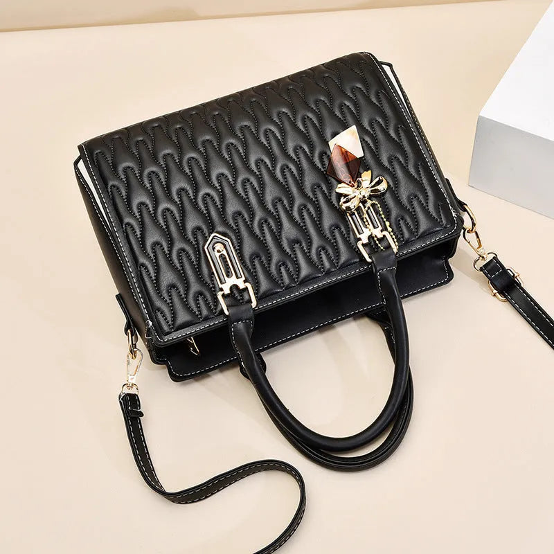 Women's large-capacity polyester messenger bag in street trend style with sandwich zipper pocket